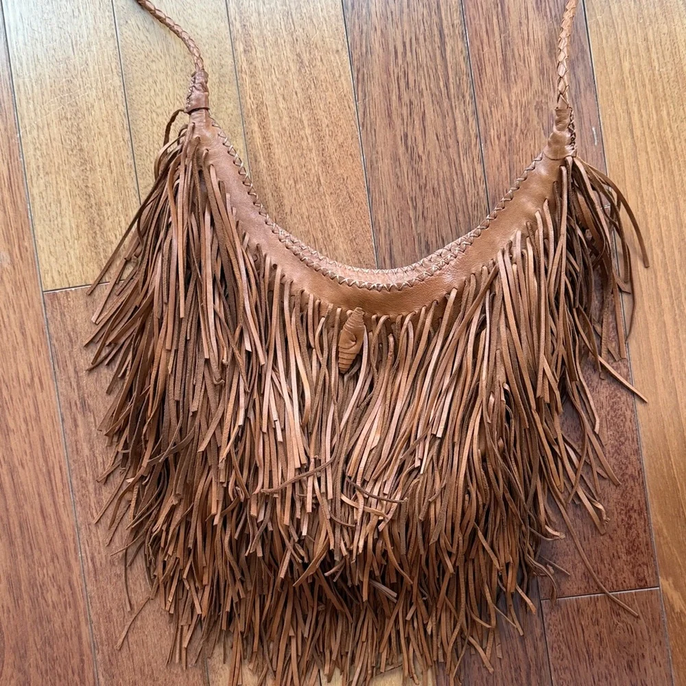 Boho Fringe Shoulder Bag - Tan

Perfect condition!! Like new!!! - Picture 4 of 11